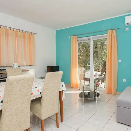 Victoria Apartment
